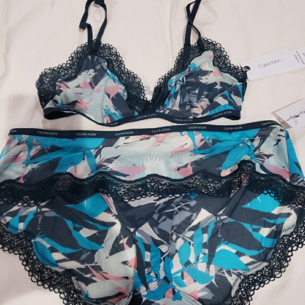 Calvin Klein Women's Intimates Set - Multicolor